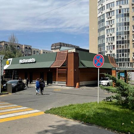 Уютная Квартира В Самом Сердце Алматы الماتي المظهر الخارجي الصورة