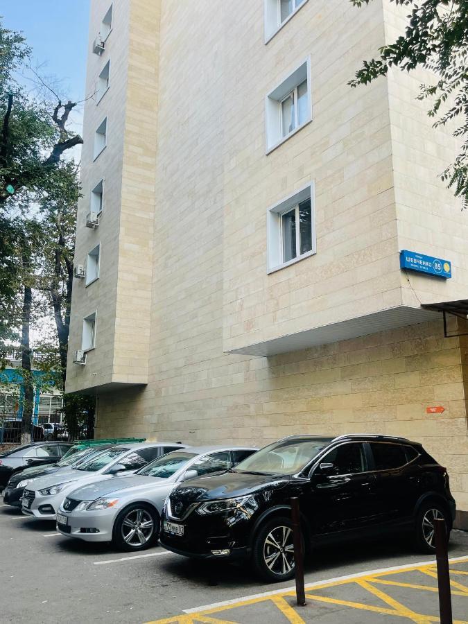 Уютная Квартира В Самом Сердце Алматы الماتي المظهر الخارجي الصورة